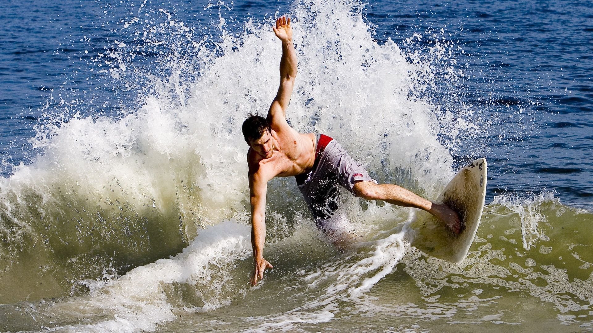 托桑·埃夫布奥姆万成为NBA国际化象征，埃托奥与布冯相视一笑